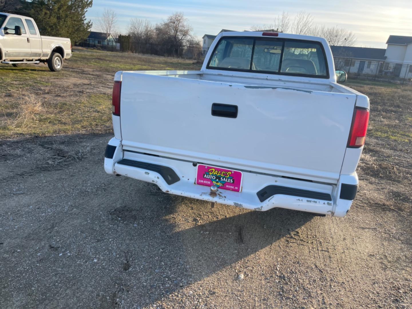 1997 Alpine White /Grey Chevrolet S10 Pickup LS (1GCCS1444VK) with an 2.2 4 cyl engine, 5spd Manual transmission, located at 813 E Fairview Ave, Meridian , ID, 83642, (208) 336-8230, 43.618851, -116.384010 - Photo#5